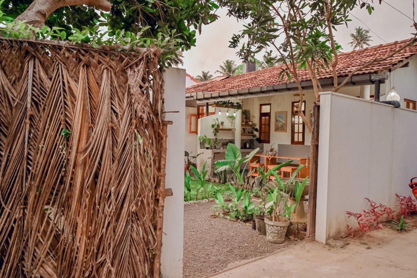 Cosynsurf Matara Exterior foto